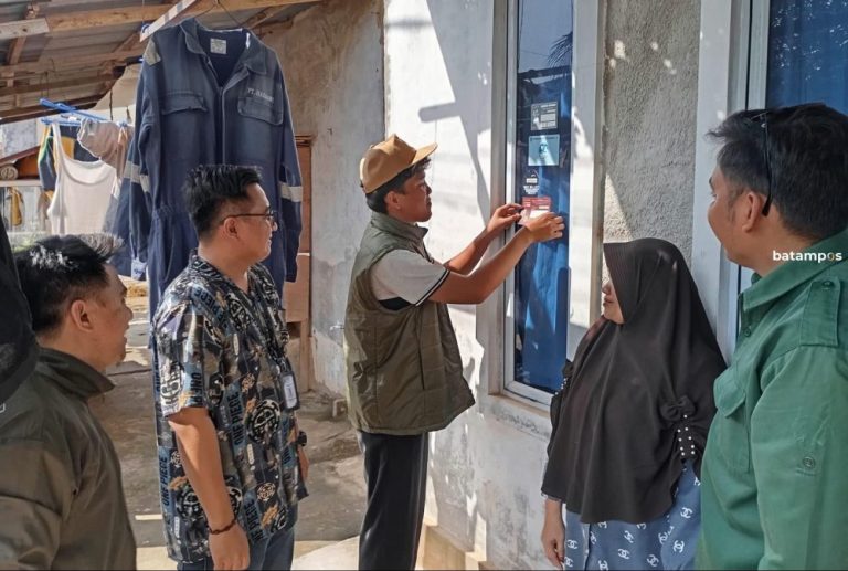 Kendala Petugas Pantalih di Batam, Harus Naik Pompong hingga Takut Anjing