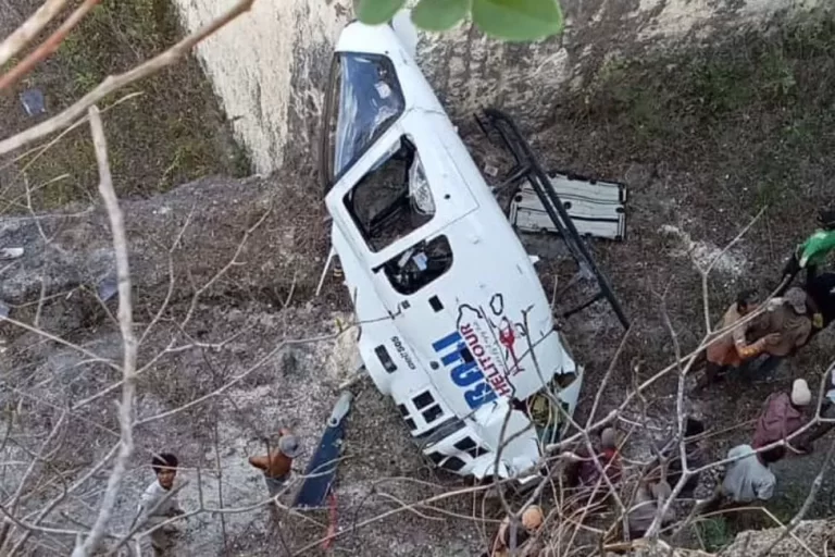 Helikopter Jatuh di Bali Akibat Terlilit Tali Layangan
