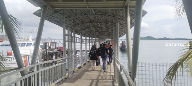 Libur Sekolah Selesai, Pelabuhan Domestik Sekupang Ramai