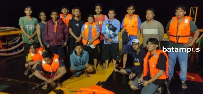 Kapal Kargo Berisi 4 Mobil dan 700 Ton Muatan Tujuan Karimun Tenggelam