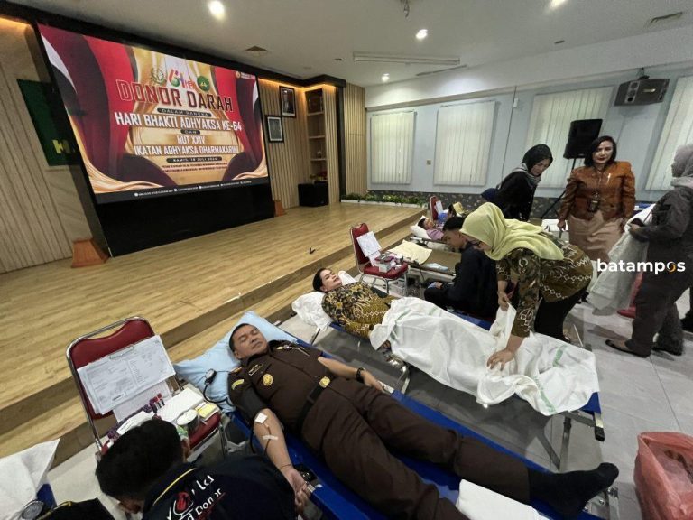 Rangkaian HBA ke 64, Kejari Batam Fokus Bakti Sosial