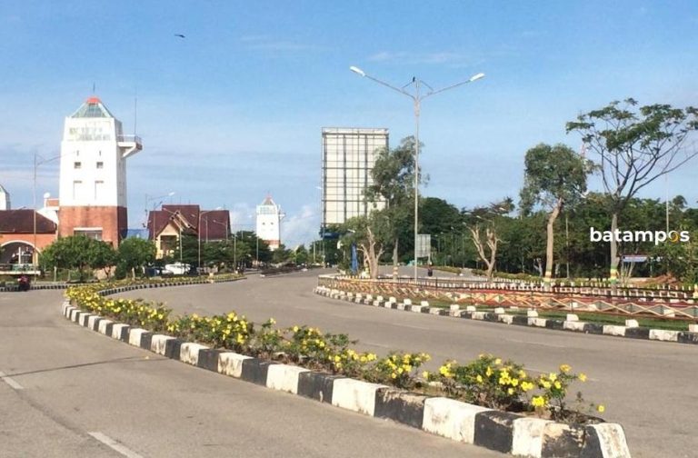 Banyak Lubang di Jalan Coastal Area, Jadi Ancaman Bagi Pengendara