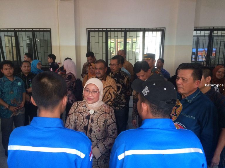 Ida Fauziyah Resmikan BLK Karimun
