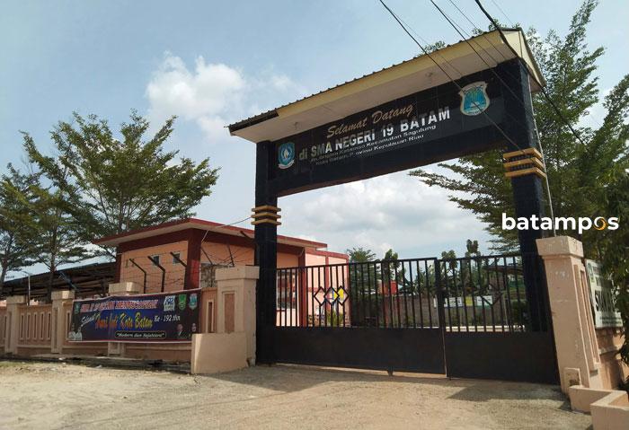 Ngotot Anak Harus Masuk Sekolah Negeri, Orangtua di Batam Cari ‘Jalur Belakang’