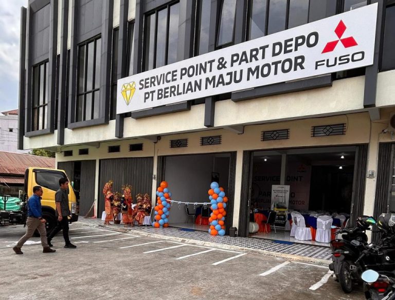 Perkuat Jaringan Hingga Pelosok, Mitsubishi Fuso Resmikan Service Point di Muara Enim dan Mamuju