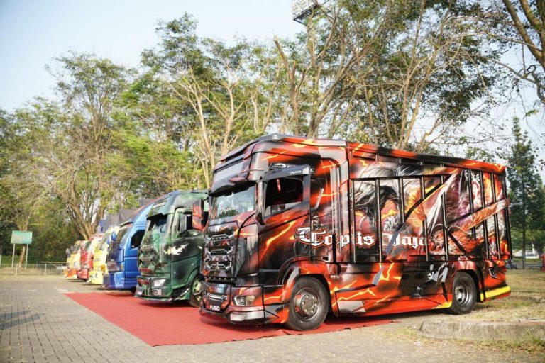 Mitsubishi Fuso Perkuat Hubungan dengan Komunitas Canter di GIIAS 2024 dengan Meriah