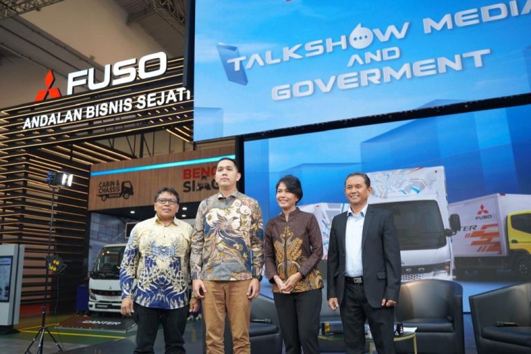 Terobosan Ramah Lingkungan: Mitsubishi Fuso Hadirkan Truk Listrik eCanter di GIIAS 2024