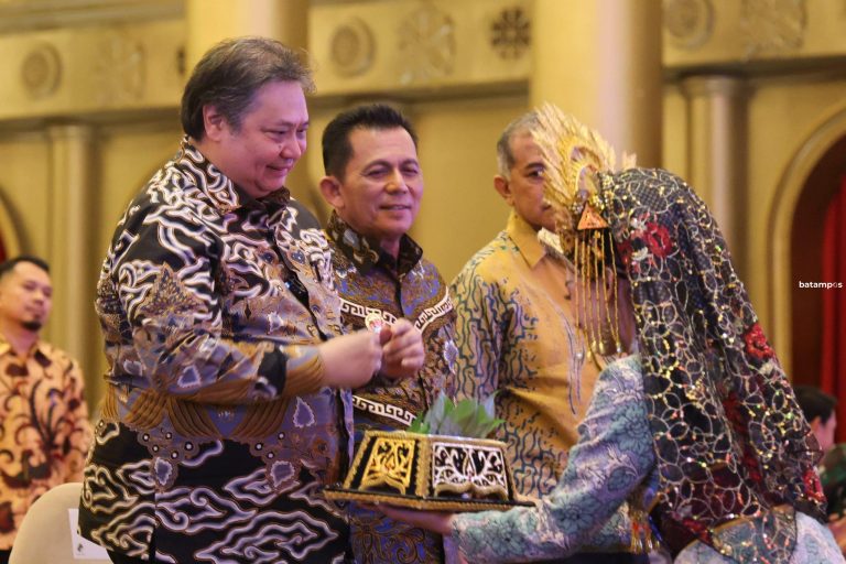 Peringatan Harkopnas Ke-77 di Batam, Menko Airlangga: Fokus pada Digitalisasi dan Modernisasi Koperasi