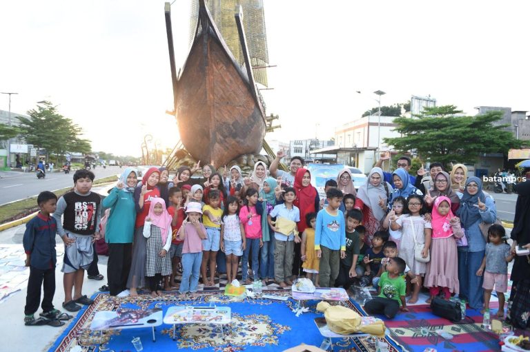 Bunda Literasi Kepri Piknik Bersama Puluhan Anak-anak, Baca Buku Bareng hingga Main Game