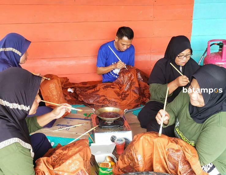 Manfaatkan Limbah Buah Bakau, Kain Cual Kini Jadi Andalan Anambas