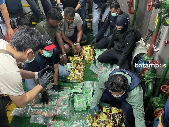 BNN dan Bea Cukai Gagalkan Penyelundupan 106 Kilogram Sabu di Perairan Pongkar Karimun
