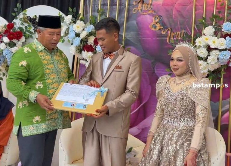  Program Pasangan Pengantin Dapat Kado Pernikahan Berupa Dokumen Kependudukan dari Bupati Anambas