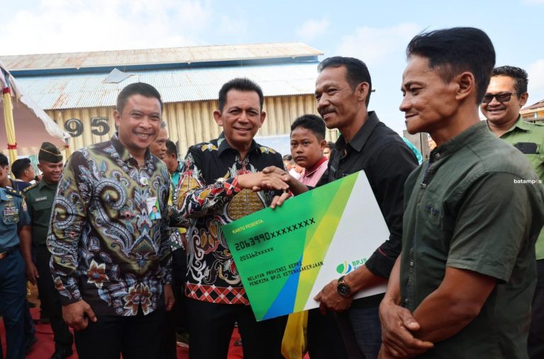 Gubernur Ansar Luncurkan Gercep Anting di Dabo, Sekaligus Serahkan Bantuan Rp2,38 Miliar