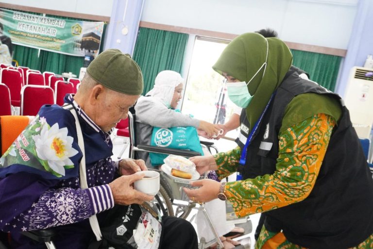 Kesan Petugas Kloter BTH 09, Mulai Dari Jemaah yang Tertib Hingga Pengakuan Skema Murur Selamatkan Lansia