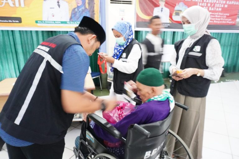 Debarkasi Batam Perkuat Layanan Ramah Lansia, Jadi Prioritas untuk Jemaah Haji