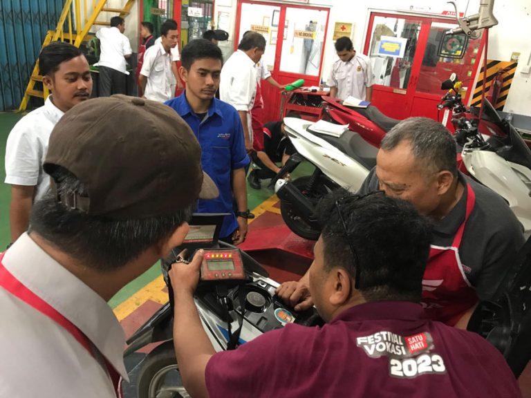 PT Capella Dinamik Nusantara Menggelar Acara ESG Mission “Skena Garage” untuk Memperkuat Sinergi dengan SMK Binaan dan Jurnalis