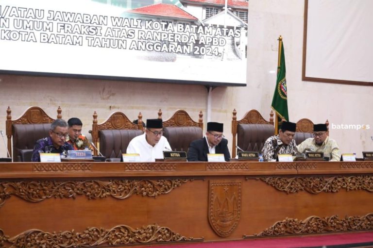 Wali Kota Batam Menyampaikan Tanggapan, Ranperda APBD-P Ditargetkan Disahkan 24 Juli
