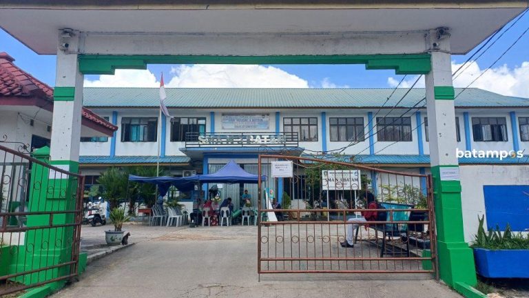Kuota Penuh, SMAN 3 Batam Belum Ada Rekomendasi Tambah Rombel dari Dinas Pendidikan