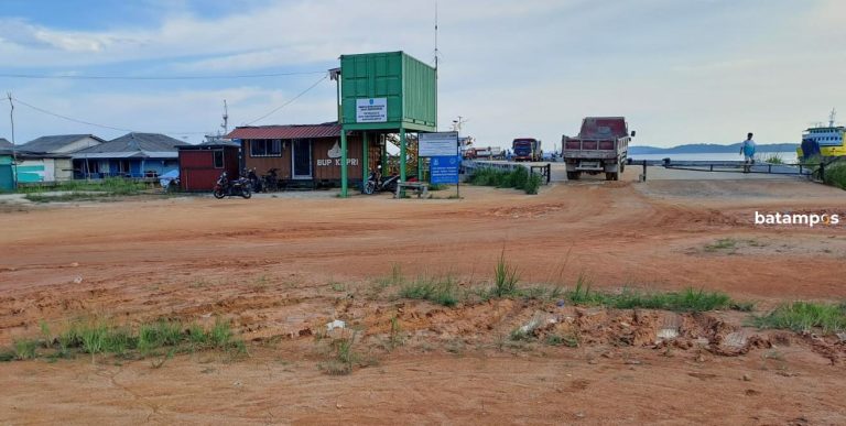 Jalan Menuju Dermaga Pelabuhan Kota Sagara di Bintan Dikeluhkan Warga: Kalau Hujan, Becek, Kalau Panas, Berdebu