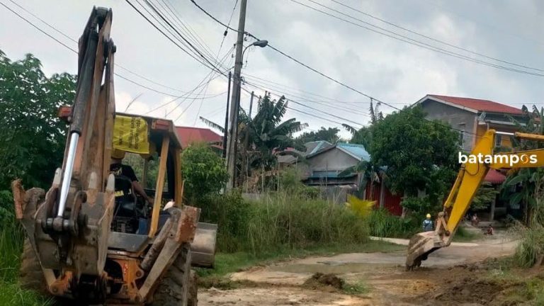 Lama Rusak, Jalan Menuju Pelabuhan Seri Kuala Tanjung di Desa Teluk Sasah, Bintan, Akhirnya Diperbaiki