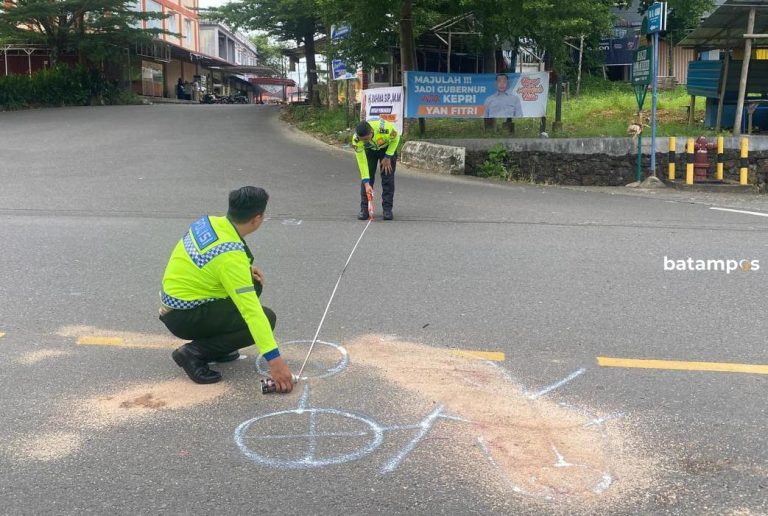 Mobil Plat Merah Tabrak dan Seret Pemotor Hingga Tewas