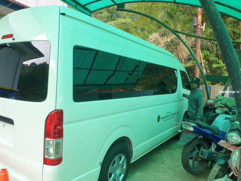 Bantu Transportasi Pedesaan, Kemendes Hibahkan 3 Mobil ke Desa Tiangau