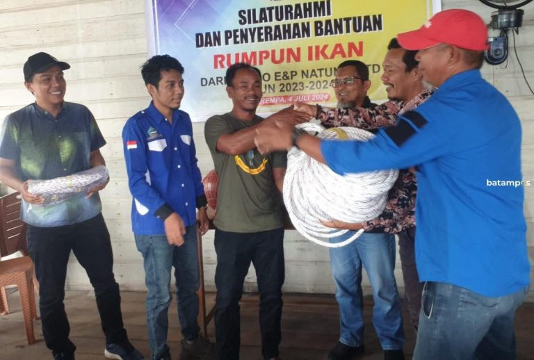 Nelayan Anambas Terima Paket Bantuan Alat Tangkap Ikan dari Pemprov Kepri dan Medco Energi