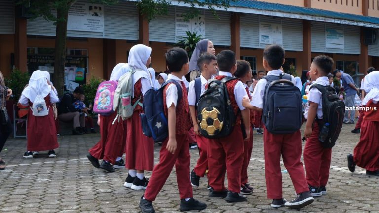 Masalah Anggaran, Murid Baru Sekolah Swasta Dipastikan Tak Dapat Seragam Gratis