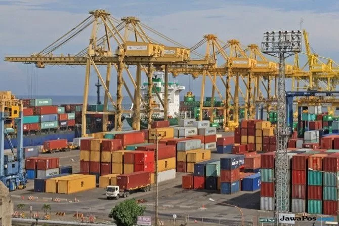 DPR Khawatir Banjir Barang Ilegal Jika Kebijakan Bea Masuk Barang 200 Persen Diterapkan