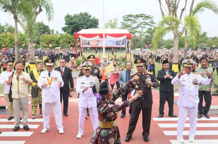 Parade Kendaraan dan Atraksi Meriahkan HUT ke-78 Bhayangkara