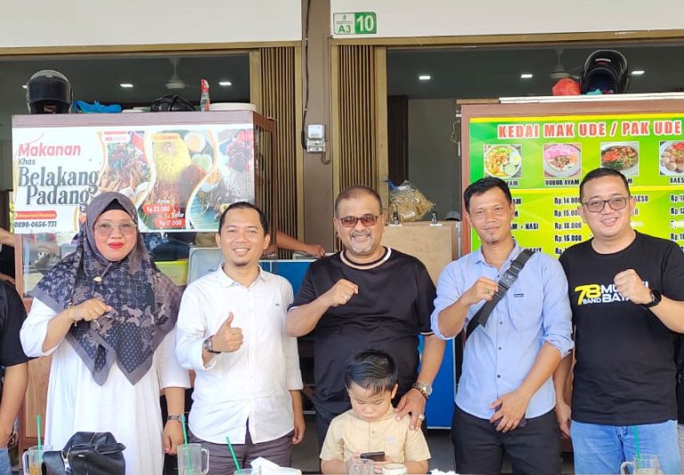 Bupati Rafiq Ketemuan dengan Pemuda Karimun di Batam