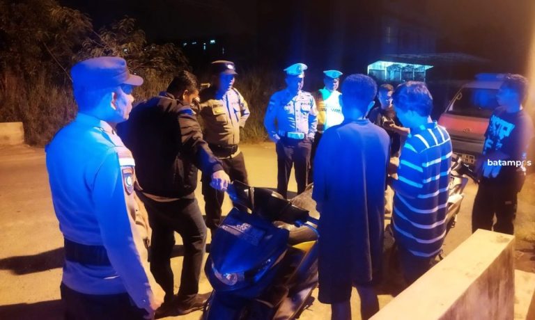 Polsek Binut Respon Keluhan Warga, Delapan Remaja Balap Liar Diamankan di Jalan Raya Busung, Bintan, Empat Motor Disita
