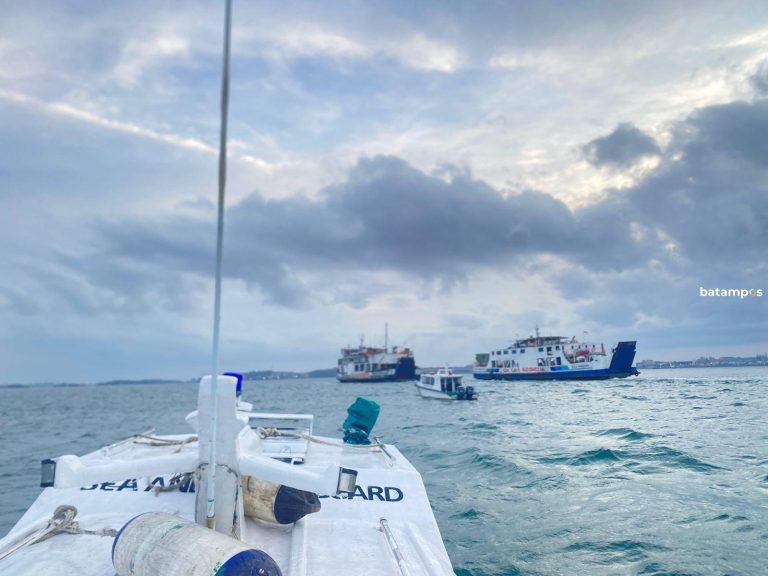Kapal RoRo dari Bintan Tujuan Batam Kandas di Laut