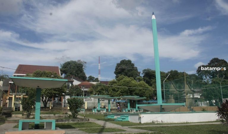 Tugu Pensil Tanjungpinang yang Legendaris dan Bersejarah, Tempat Wisata Keluarga yang mulai Terlupakan