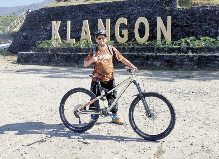 Tuguh Gunawan, Berusia 52 Tahun Masih Akfif Bersepeda