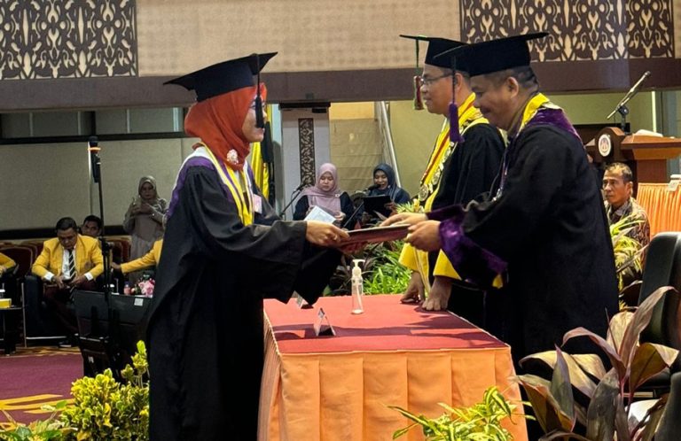 Yunisa, Doktor Bahasa Indonesia Pertama di Kota Batam