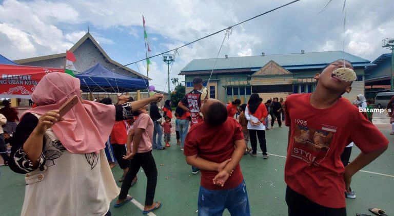 Kemeriahan Perayaan HUT RI di Tanjunguban, Ada Lomba Makan Kerupuk hingga Estafet Sarung