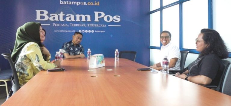 Manajemen Aston Inn Gideon Hotel Kunjungi Batam Pos