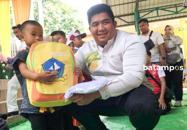 6.300 Pelajar di Bintan Dapat Seragam Sekolah Gratis