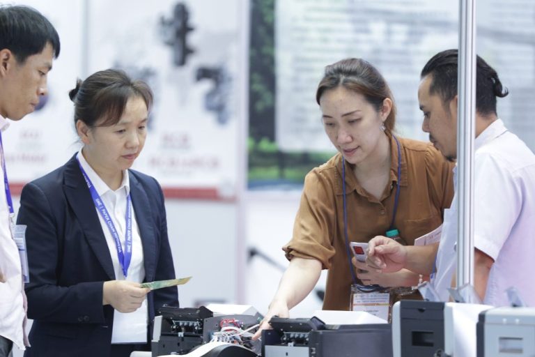 IIME 2024 dan Paper Chain Indonesia 2024, Ratusan Produsen Mesin Industri dan Produk Elektronik China Jajaki Peluang Pasar di Indonesia