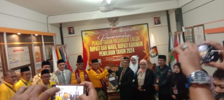 Firmansyah-Ery Suandi Daftar ke KPU Karimun