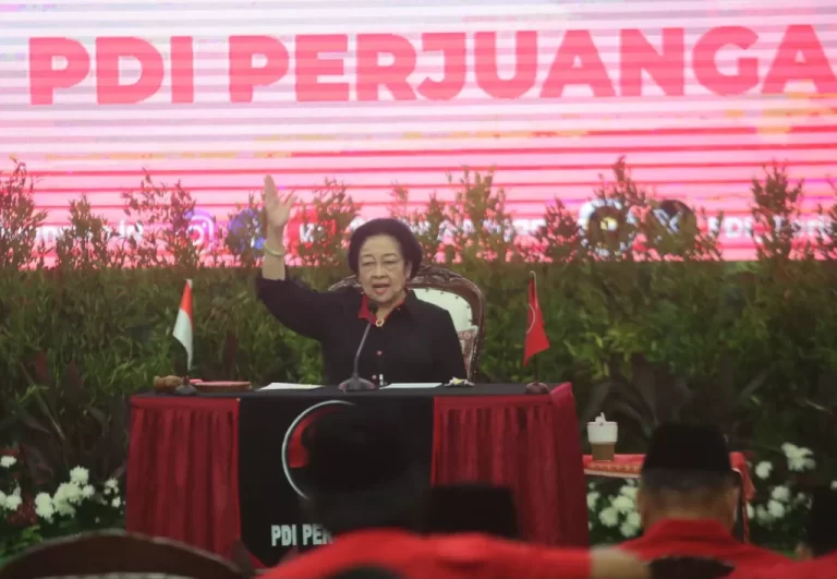 Megawati Batalkan Rencana Pensiun demi Amankan Partai