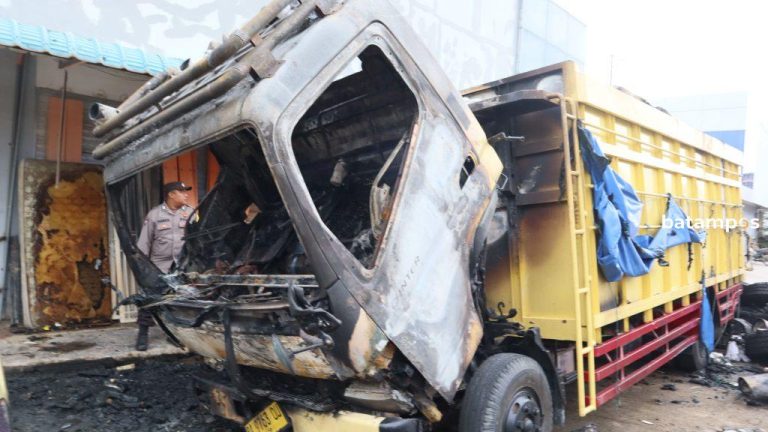 Polisi Sebut Truk Ekspedisi yang Terbakar di Botania Ternyata Dibakar ODGJ