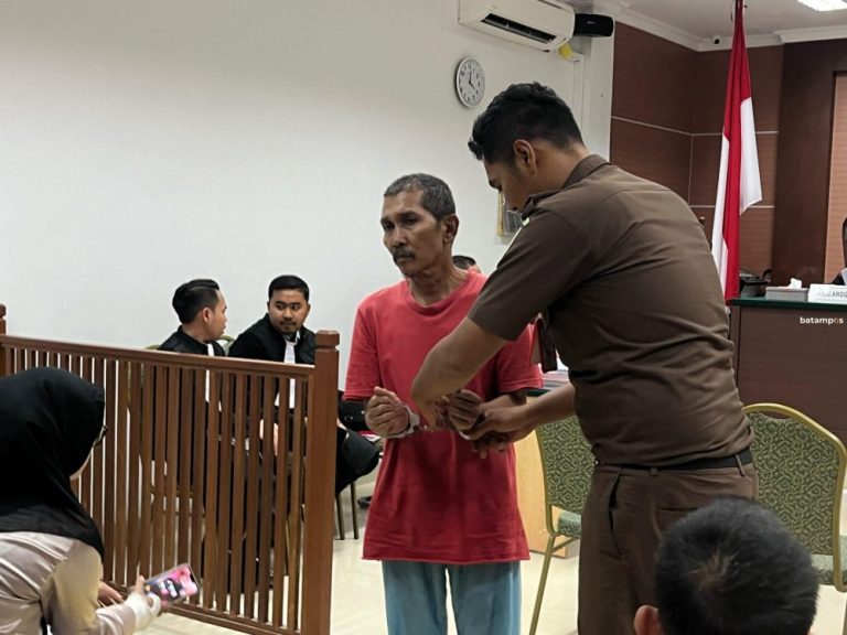 Tak Punya Uang Untuk Pulang Kampung, Alasan Kakek Curi Ponsel Warga Singapura