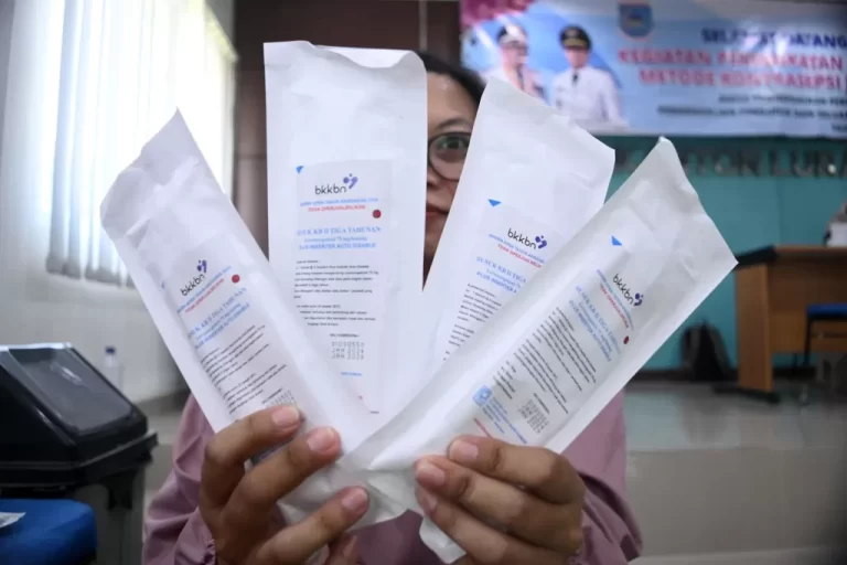 Menkes Sebut Kontrasepsi Hanya untuk yang Sudah Menikah