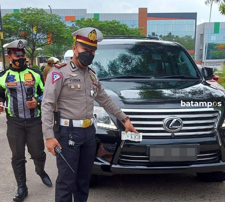 Gunakan Lampu Variasi Menyilaukan, Pemilik Mobil  Akan Ditilang