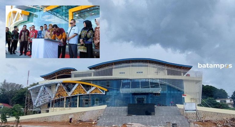 Gubernur Kepri, Ansar Ahmad, Meresmikan Gedung Dekranasda