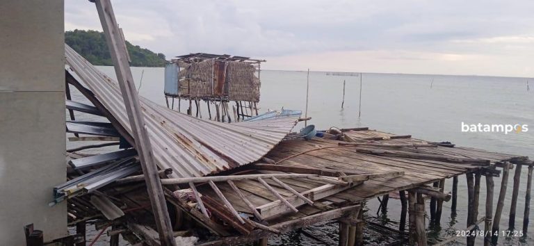 10 Rumah Warga Pulau Petong Digulung Puting Beliung, Tiga Rusak Parah