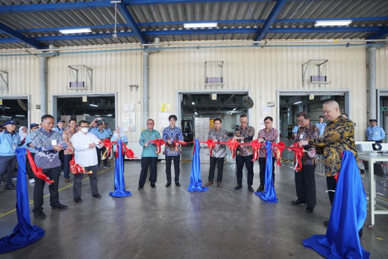 Dukung Program Perkuat Industri Lokal, Epson Resmikan Pabrik  Proyektor di Cikarang