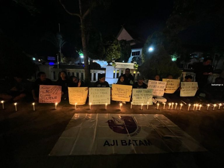 Gelar Aksi Spontan, AJI Batam Sampaikan Kepriharinan atas Matinya Demokrasi